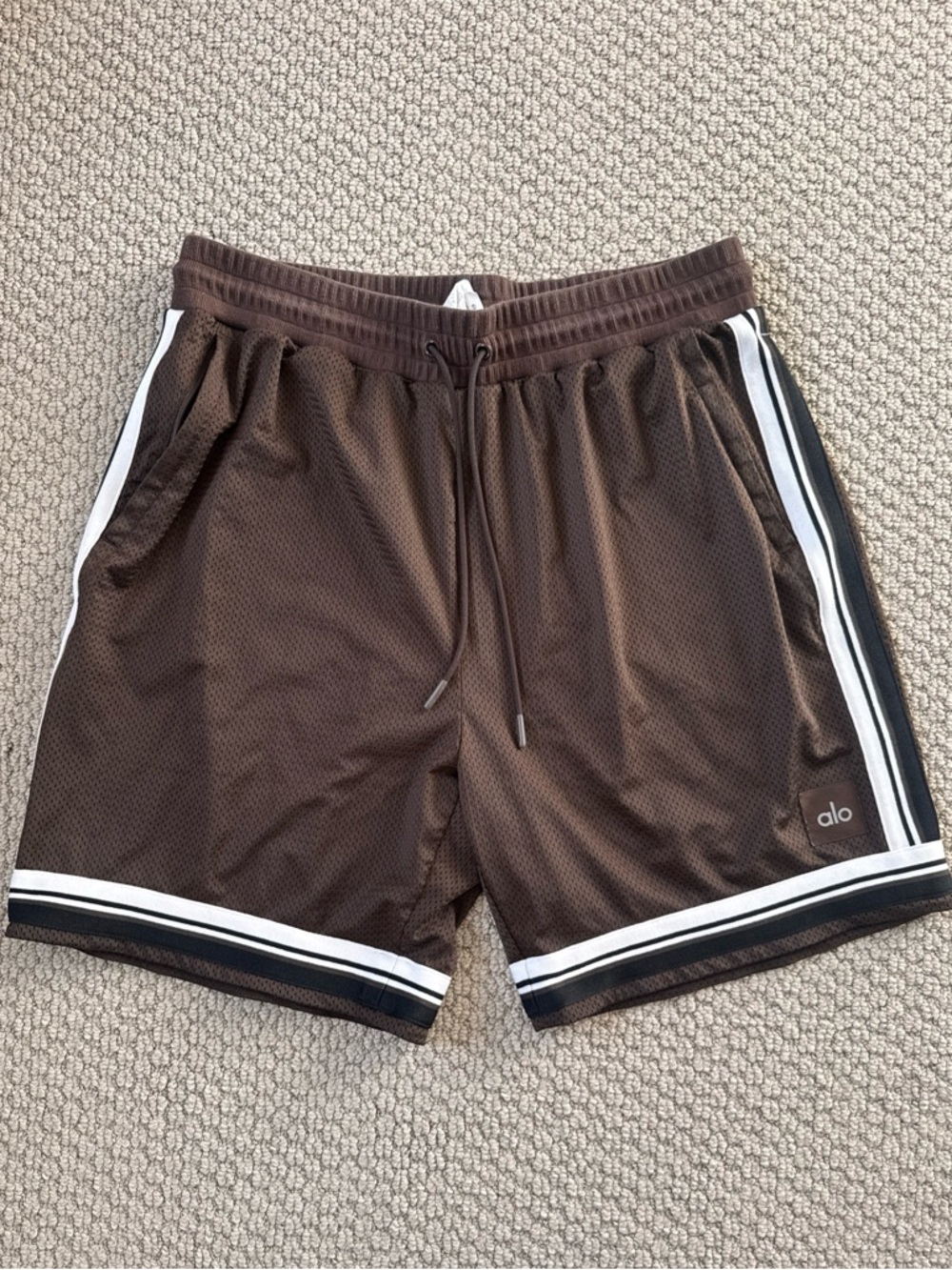 Alo Yoga 7” Key Mesh Basketball Shorts Espresso Brown Large Men’s $88